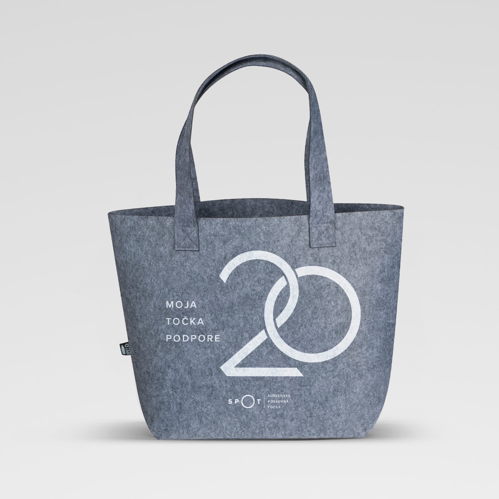 Promocijska vsebina kot darilo za udeležence - siva vreča z logotipom 20.