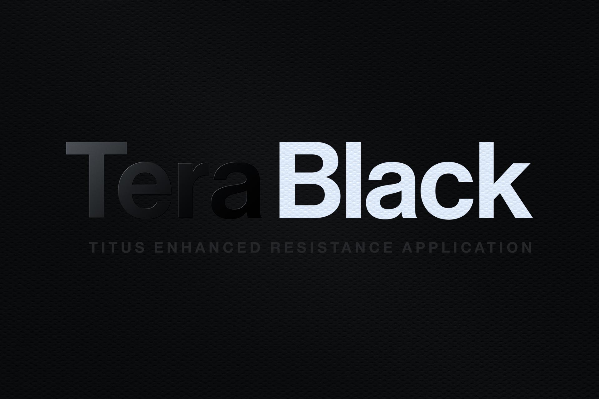 Titus TeraBlack napis na črni podlagi