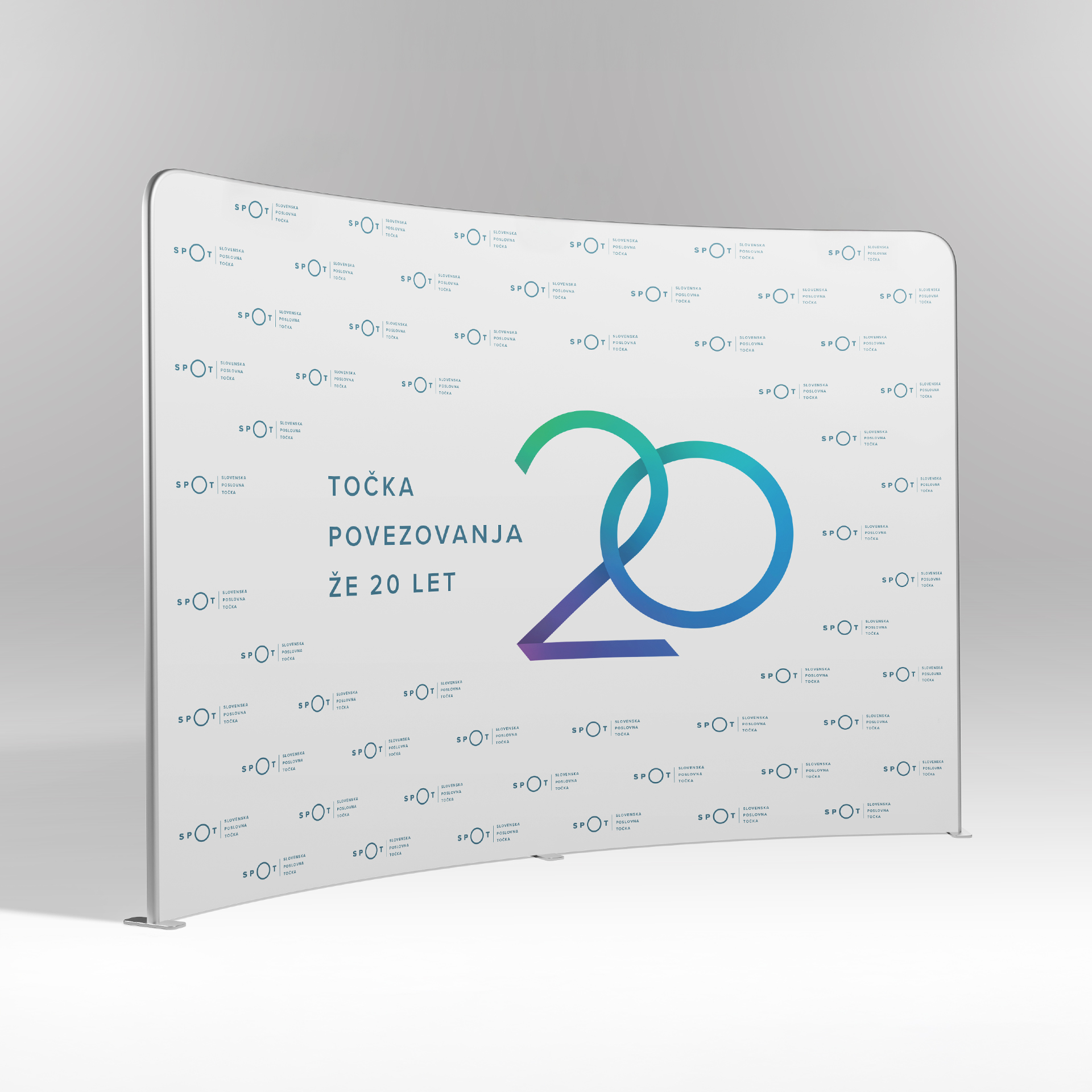 Promocijska stena z logotipom Točka povezovanja že 20 let.